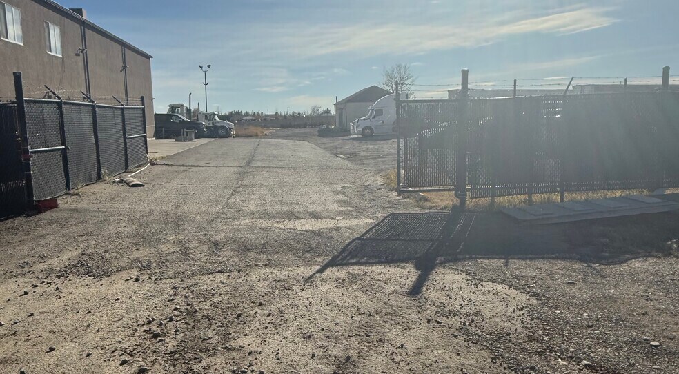 4207 80 Ave NE, Calgary, AB en alquiler - Foto del edificio - Imagen 3 de 6