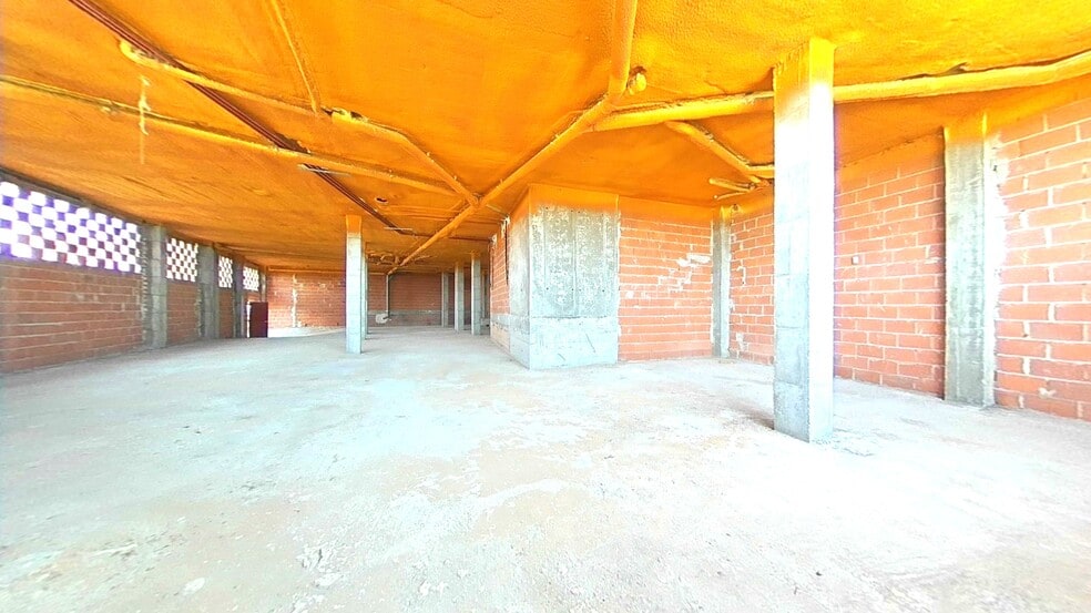 Local en Cistérniga en venta - Foto del edificio - Imagen 3 de 12