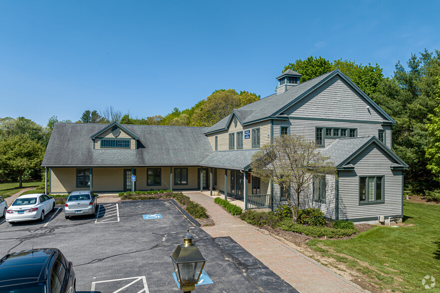 6 Ledgebrook Dr, Mansfield Center, CT en alquiler - Foto del edificio - Imagen 1 de 14