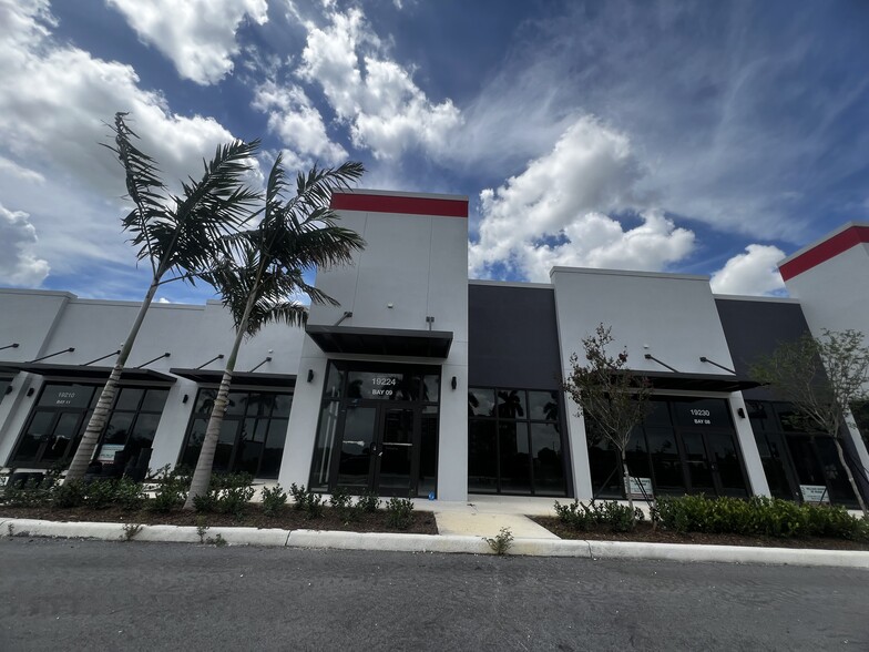 19184 NW 27th Ave, Miami Gardens, FL en alquiler - Foto del edificio - Imagen 1 de 2