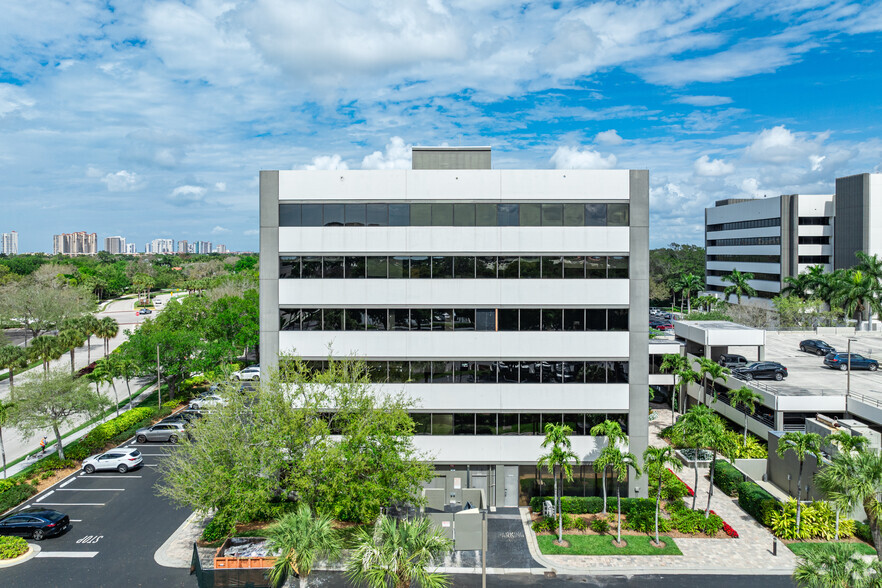 5811 Pelican Bay Blvd, Naples, FL en alquiler - Foto del edificio - Imagen 2 de 12