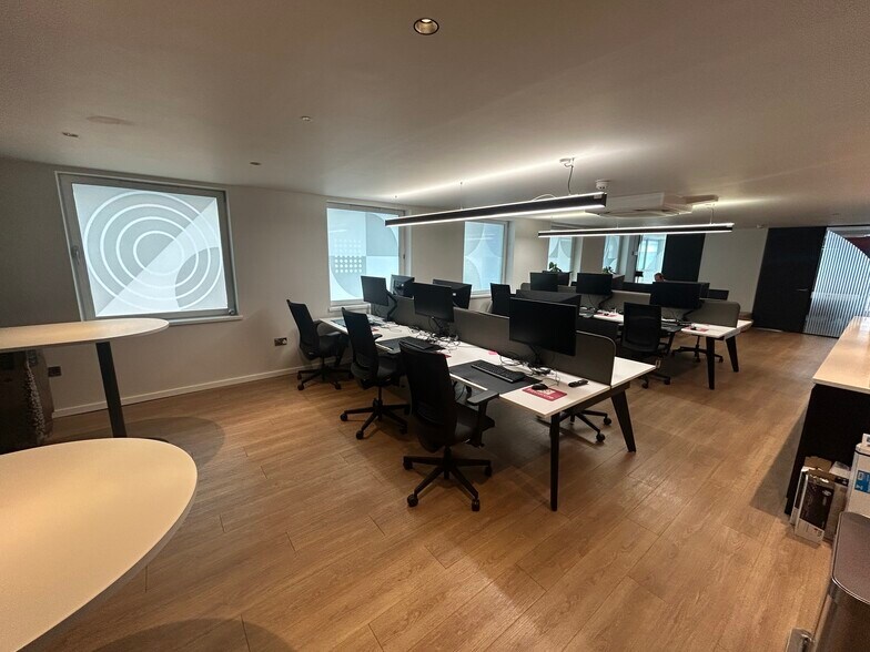 30 Queen Charlotte St, Bristol en venta - Foto del edificio - Imagen 2 de 25