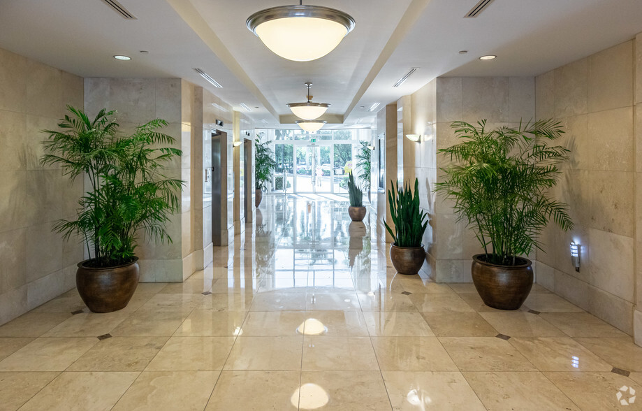 1571 Sawgrass Corporate Pky, Sunrise, FL en alquiler - Lobby - Imagen 3 de 3