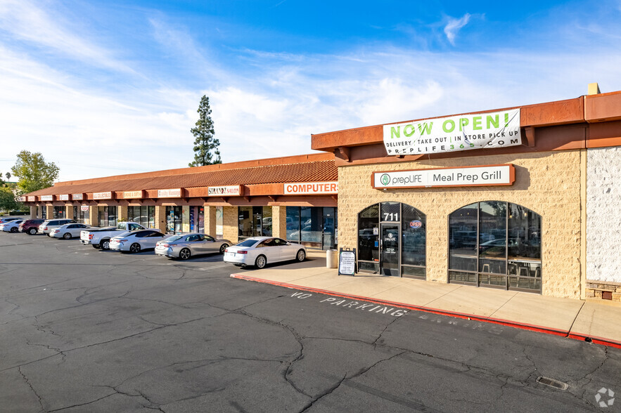 711-785 W Foothill Blvd, Upland, CA en alquiler - Foto del edificio - Imagen 3 de 5