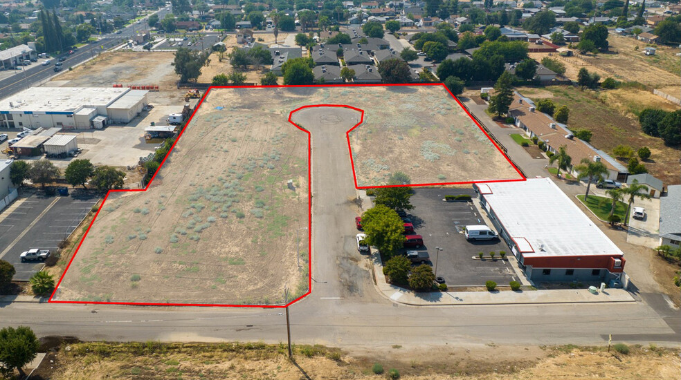 300 Sequoia cir, Porterville, CA en venta - Foto del edificio - Imagen 2 de 9