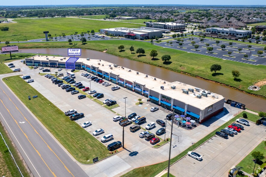 2713-2745 S I-35 Service Rd, Moore, OK en alquiler - Foto del edificio - Imagen 2 de 6