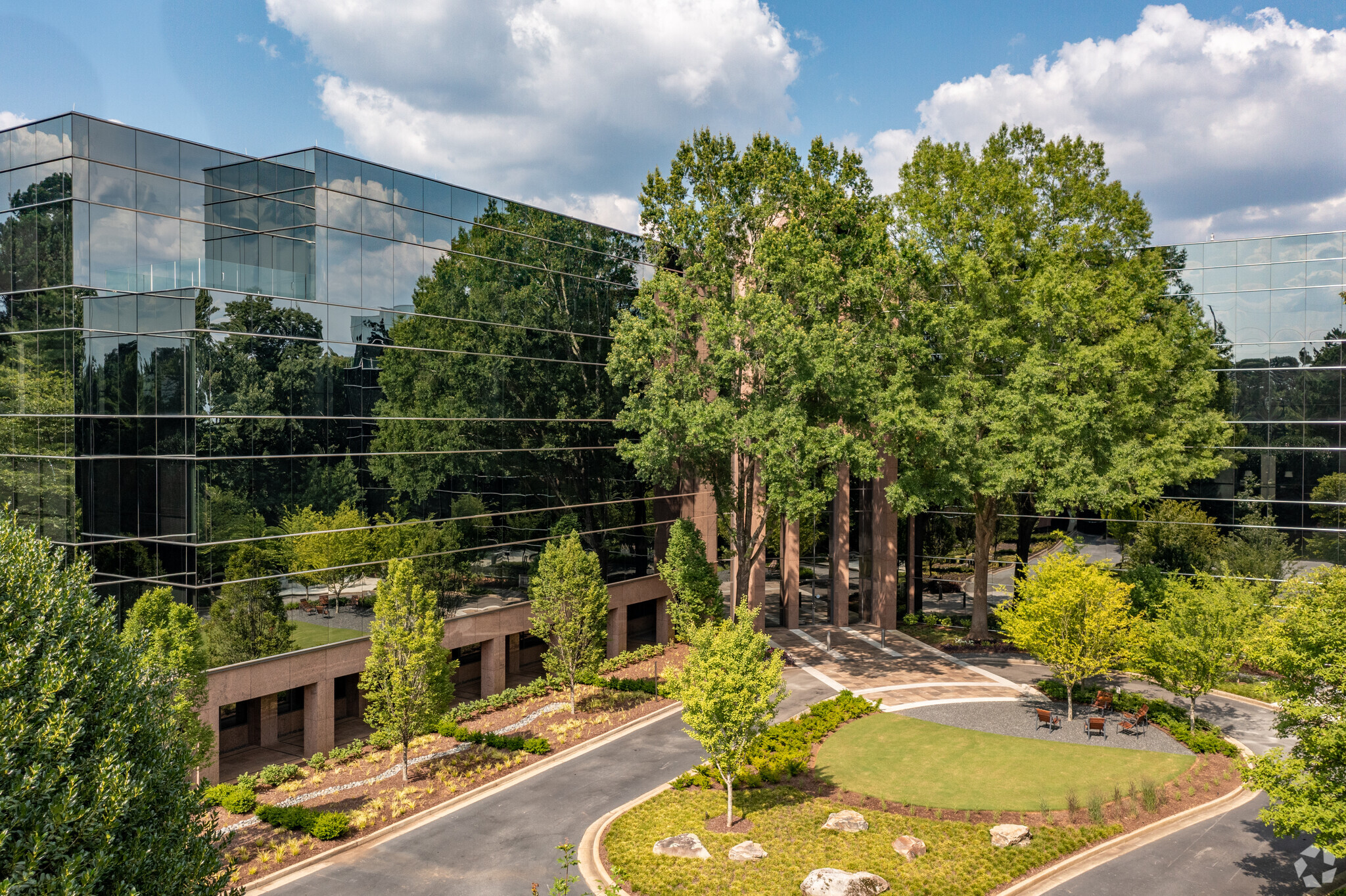 200 Ashford Ctr N, Atlanta, GA en alquiler Foto del edificio- Imagen 1 de 26