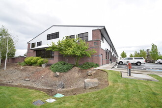 2121 SW Deerhound Ave, Redmond, OR en alquiler Foto del edificio- Imagen 1 de 12