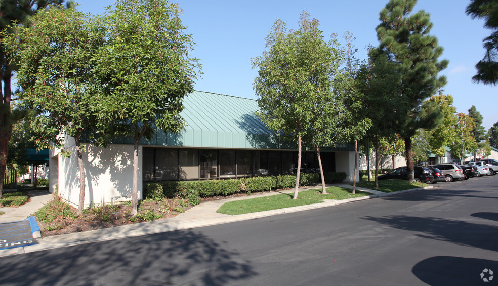 23686-23692 Birtcher Dr, Lake Forest, CA en venta - Foto principal - Imagen 1 de 3