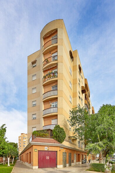 Edificio residencial en Sevilla, Sevilla en venta - Foto del edificio - Imagen 3 de 3