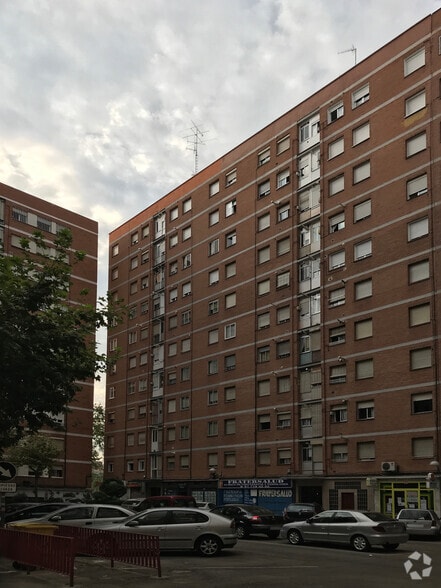 Edificio residencial en Madrid, Madrid en venta - Foto del edificio - Imagen 2 de 2