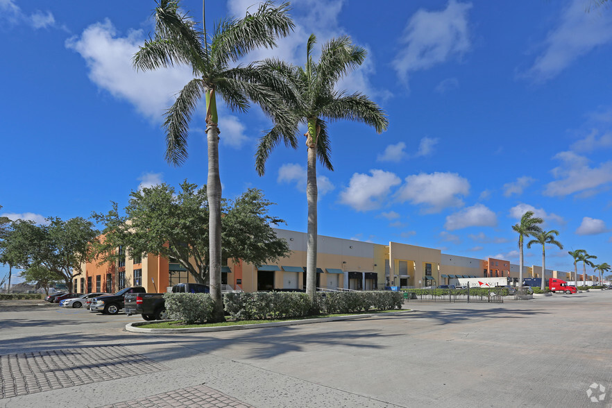 275-299 Bryan Rd, Dania Beach, FL en alquiler - Foto del edificio - Imagen 1 de 4