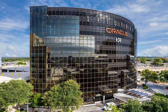 Más detalles de 613 NW Loop 410, San Antonio, TX - Oficina en alquiler