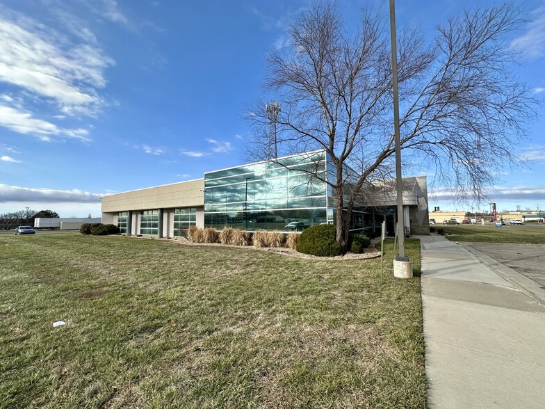 2121 SW Chelsea Dr, Topeka, KS en alquiler - Foto del edificio - Imagen 2 de 3