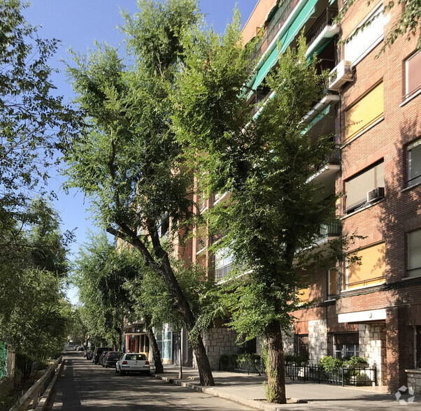 Calle de Manuel Ferrero, 5, Madrid, Madrid en alquiler - Foto del edificio - Imagen 2 de 10