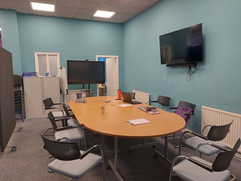 3-9 John Finnie St, Kilmarnock en alquiler - Foto del edificio - Imagen 3 de 5