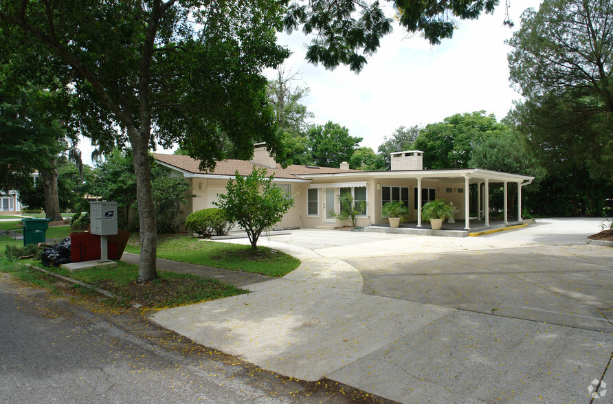 1025 W New York Ave, Deland, FL en alquiler - Foto del edificio - Imagen 3 de 36