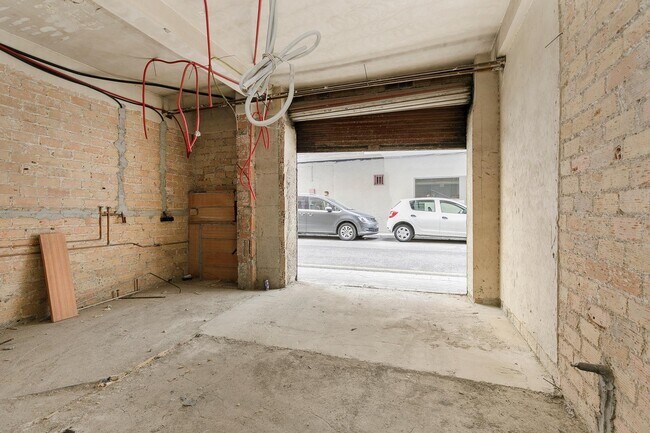 Más detalles de Calle Tierra del Fuego, 1-1, Granada - Local en venta