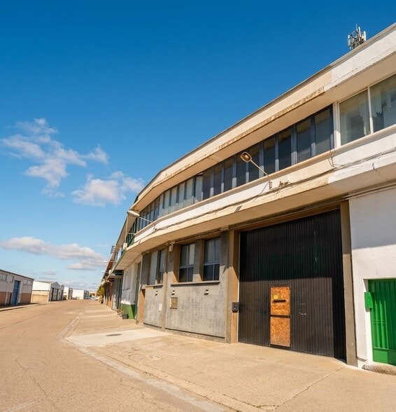Nave en La Puebla de Alfindén, Zaragoza en venta - Foto del edificio - Imagen 2 de 3