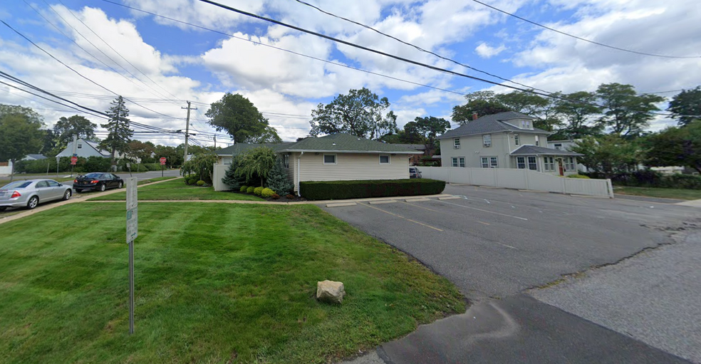 256 4th Ave, Bay Shore, NY en venta - Foto del edificio - Imagen 3 de 12