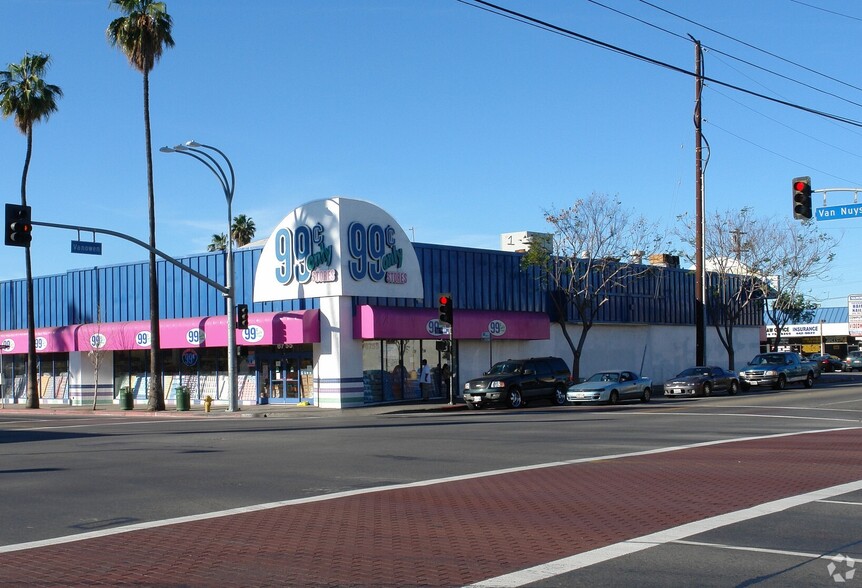 6755 Van Nuys Blvd, Van Nuys, CA en alquiler - Foto del edificio - Imagen 1 de 4