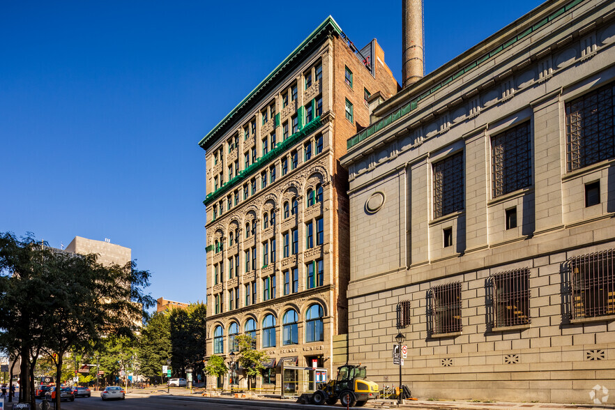 100-104 Rue Saint-Antoine O, Montréal, QC en alquiler - Foto del edificio - Imagen 3 de 5