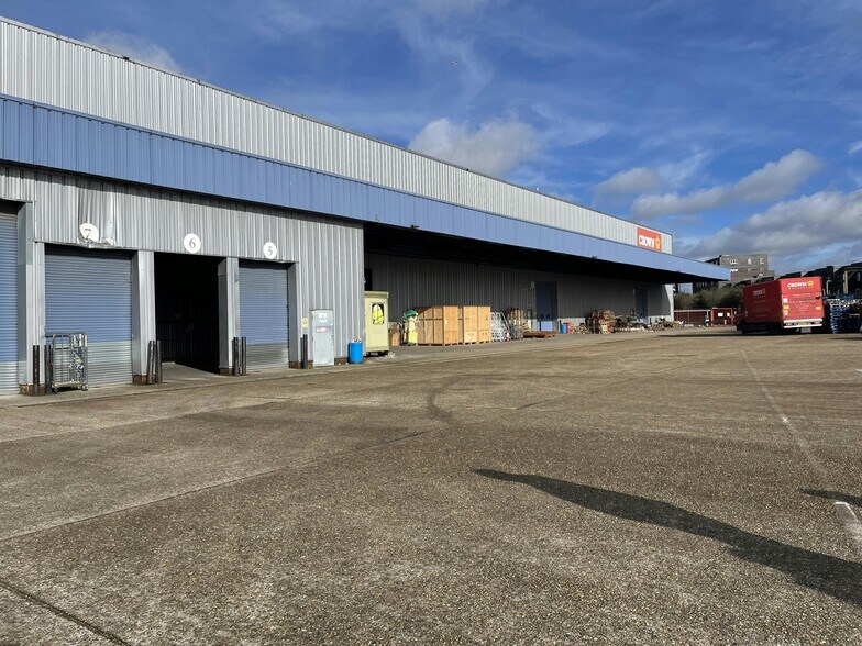 345 Southbury Rd, Enfield en alquiler - Foto del edificio - Imagen 3 de 4