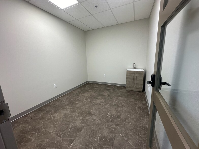 30 S Louisiana St, Kennewick, WA en alquiler - Foto del interior - Imagen 3 de 13