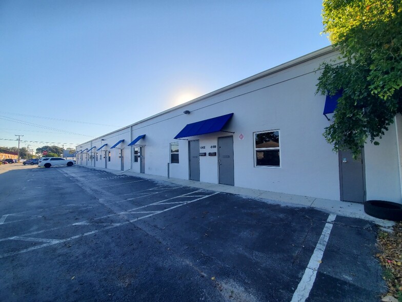 3161-3181 NE 5th Ave, Oakland Park, FL en alquiler - Foto del edificio - Imagen 2 de 8