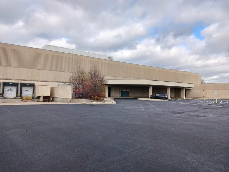 2 Orland Square Dr, Orland Park, IL en venta - Foto del edificio - Imagen 1 de 26