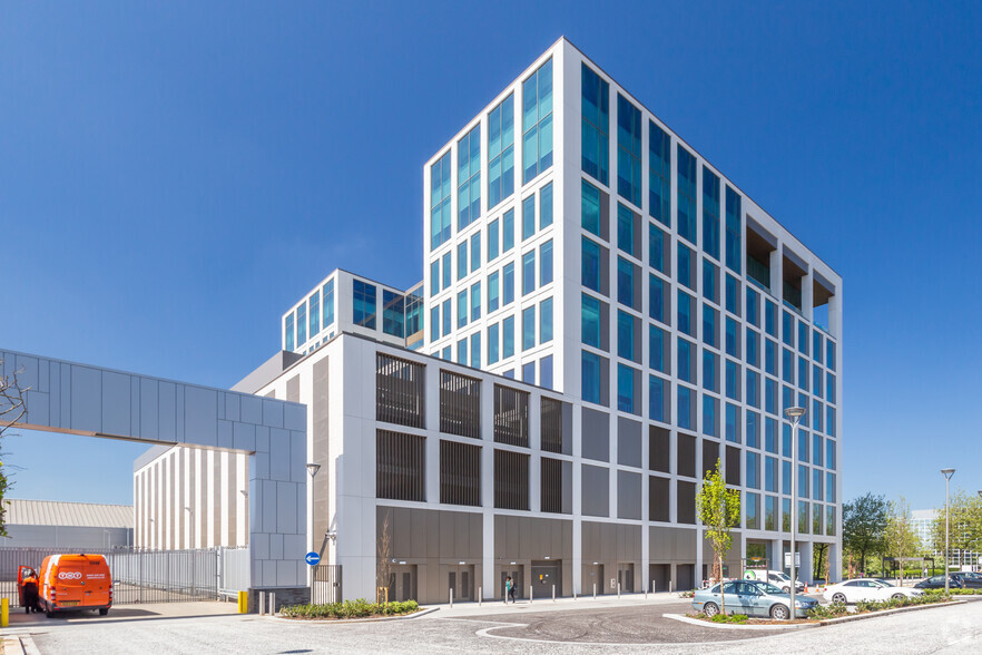 100 Avebury Blvd, Milton Keynes en alquiler - Foto del edificio - Imagen 1 de 10