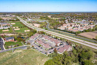 7945 Stone Creek Dr, Chanhassen, MN - VISTA AÉREA  vista de mapa - Image1