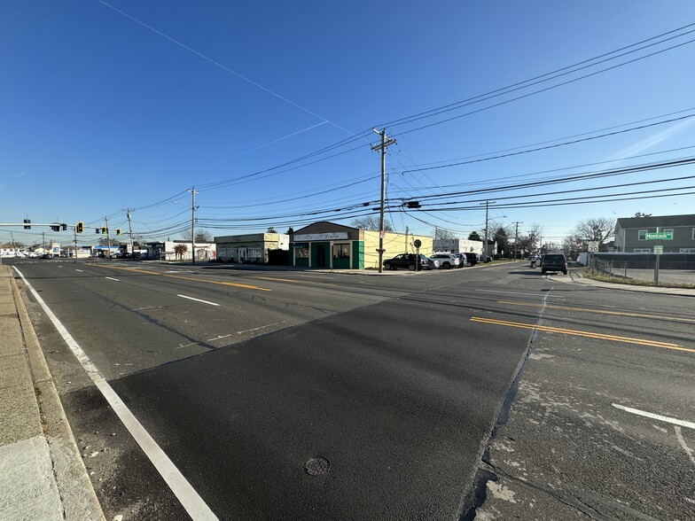 609 W Montauk Hwy, Lindenhurst, NY en venta - Foto del edificio - Imagen 2 de 17