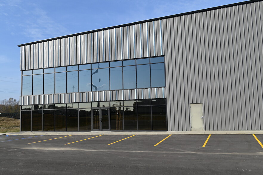 852 Weston Ave, Kendallville, IN en venta - Foto del edificio - Imagen 2 de 8