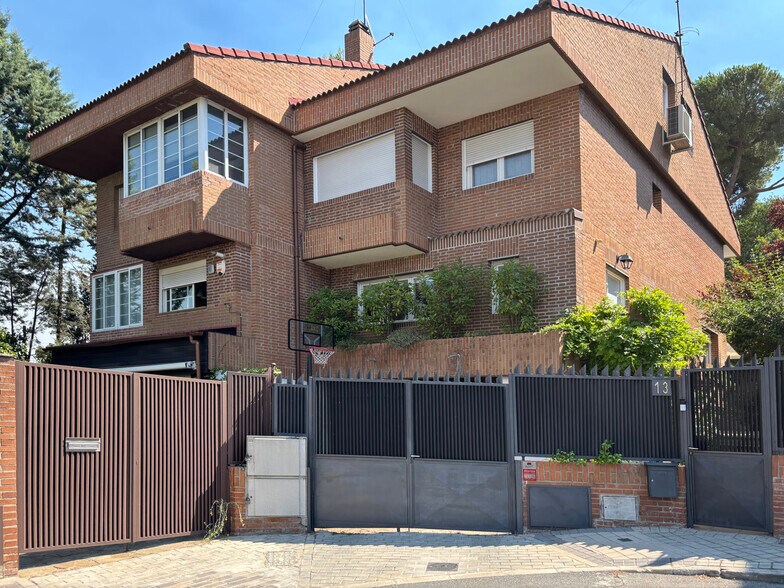 Calle Cuatro Pinos, 33, Pozuelo de Alarcón, Madrid en alquiler - Foto del edificio - Imagen 1 de 28
