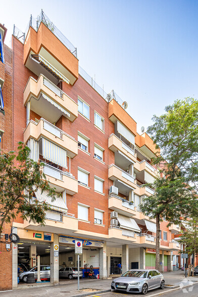 Edificio residencial en Viladecans, Barcelona en venta - Foto del edificio - Imagen 2 de 2