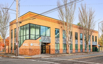 711 NE Halsey St, Portland, OR en alquiler Foto del edificio- Imagen 1 de 8