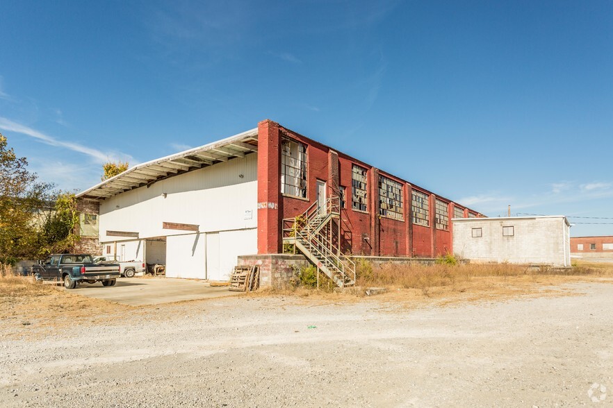 130 Enterprise Ln, McMinnville, TN en alquiler - Foto del edificio - Imagen 2 de 4