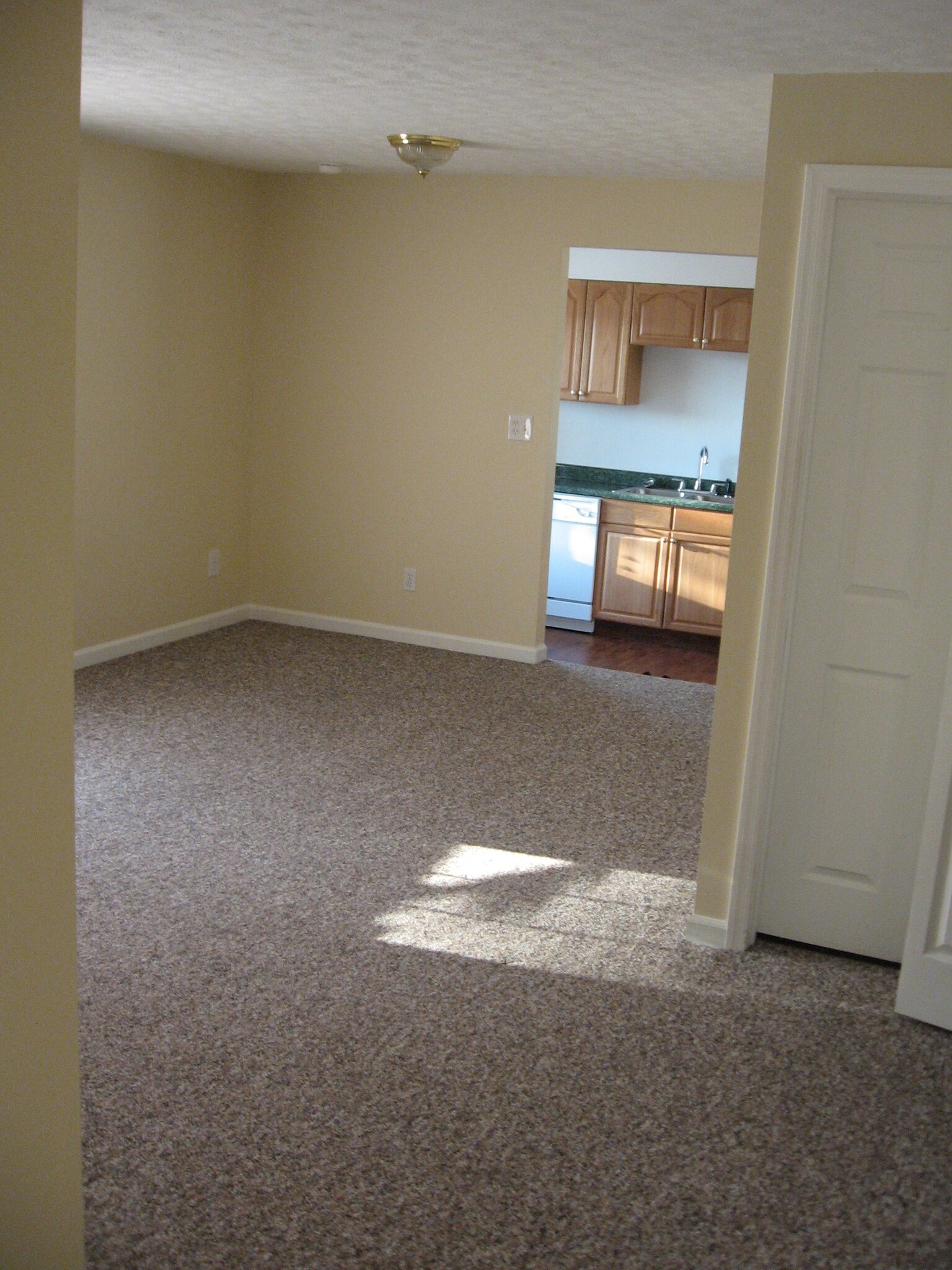 2648 4th Ave, Huntington, WV en venta Foto del interior- Imagen 1 de 8