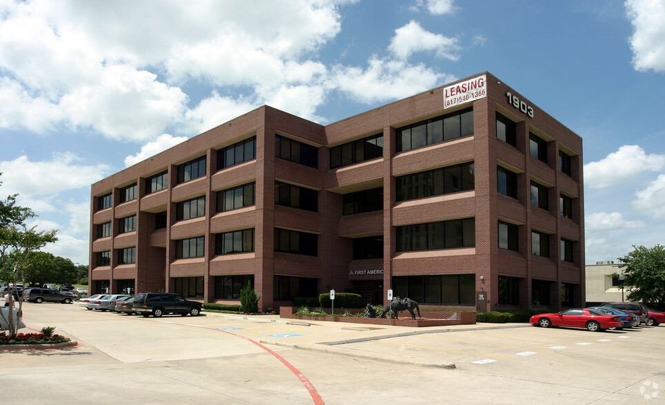 1903 Central Dr, Bedford, TX en alquiler - Foto del edificio - Imagen 3 de 9