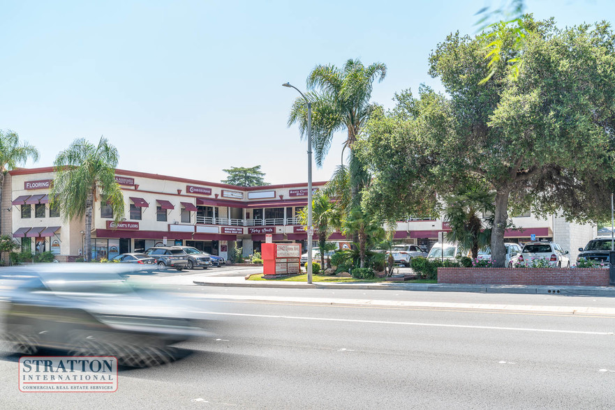 23942 Lyons Ave, Santa Clarita, CA en alquiler - Foto del edificio - Imagen 1 de 6