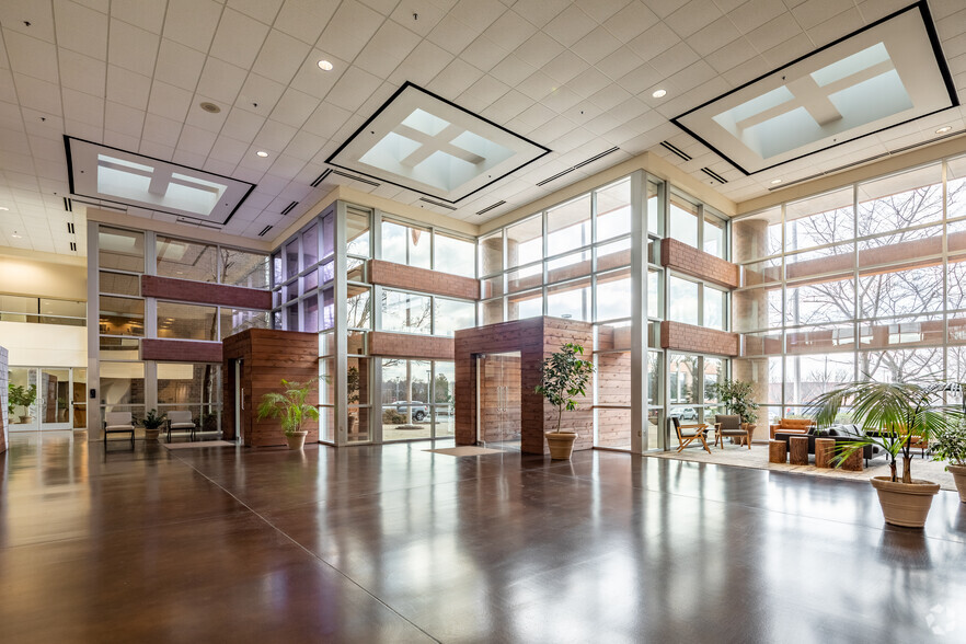 7100 Commerce Way, Brentwood, TN en alquiler - Lobby - Imagen 3 de 15