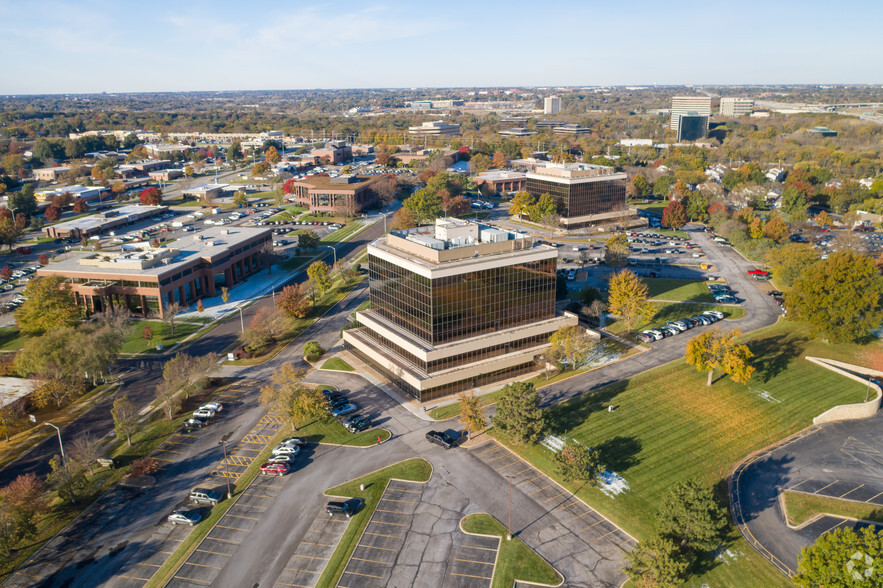 8400 W 110th St, Overland Park, KS en alquiler - Vista aérea - Imagen 2 de 29