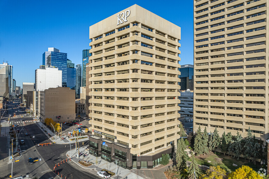 9888 Jasper Ave NW, Edmonton, AB en alquiler - Foto del edificio - Imagen 1 de 9