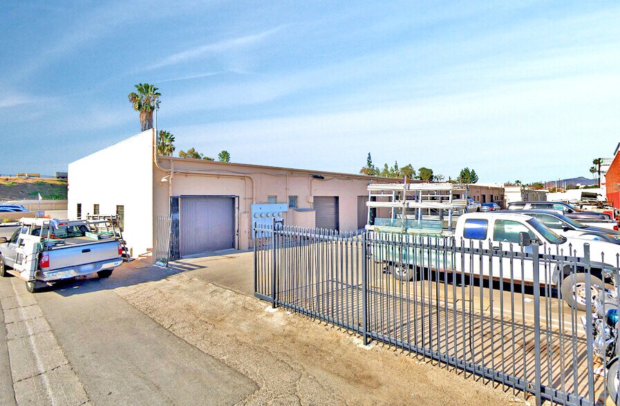 8124-8142 Orion Ave, Van Nuys, CA en alquiler - Foto del edificio - Imagen 3 de 5