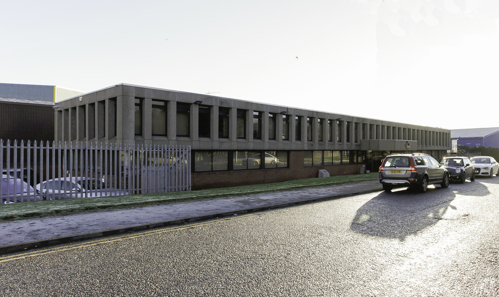 1001 Howe Moss Dr, Dyce en venta - Foto del edificio - Imagen 1 de 2