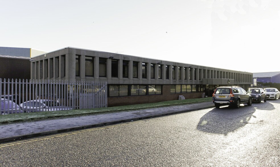 1001 Howe Moss Dr, Dyce en venta - Foto del edificio - Imagen 2 de 2