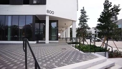 800 N Federal Hwy, Hallandale Beach, FL en alquiler - Vídeo de anuncio comercial 