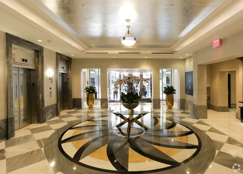 396 Alhambra Cir, Coral Gables, FL en alquiler - Lobby - Imagen 2 de 11