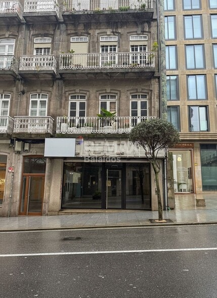 Local en Vigo, Pontevedra en venta - Foto del edificio - Imagen 3 de 35
